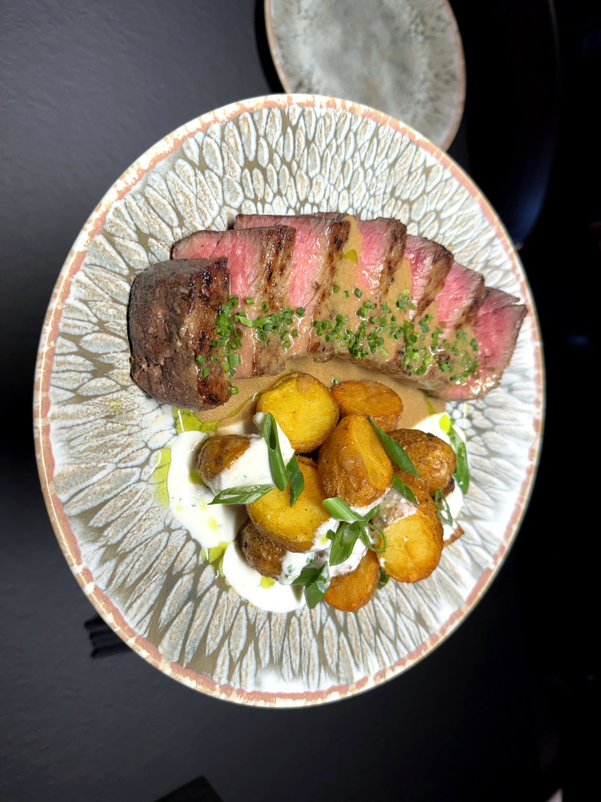 Grilovani steak sa mladim krompirom
